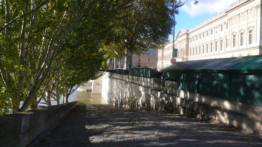 quai Francois Mitterrand et le Louvre.JPG - Quai François Mitterrand et le Louvre. Le 10 novembre 2013